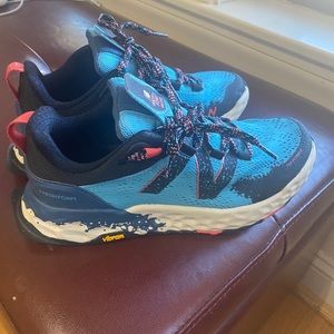 Super cute Fresh foam hierro vibram (toe protect).